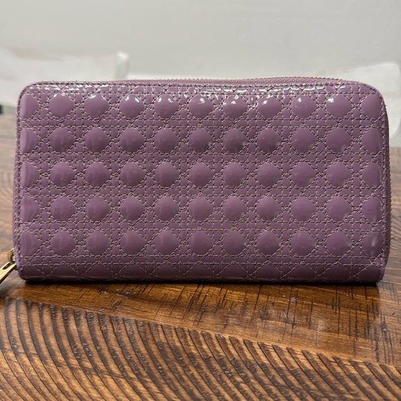 CHRISTIAN DIOR Lady Dior Patent Zip Around Wallet - Picture 1 of 14